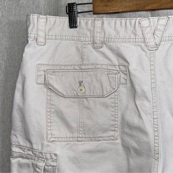 IZOD 40 x 10” Inseam Ivory Light Cream Cotton Cargo Shorts - Picture 7 of 11
